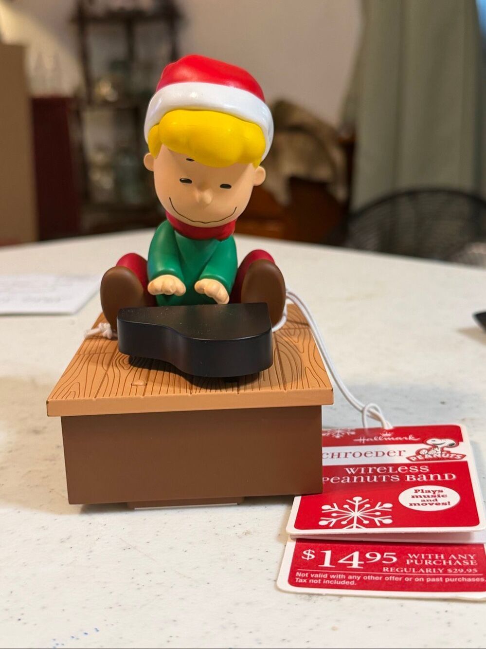 Hallmark Schroeder Multicolor Wireless Peanuts Band Motion & Music Decor NWT